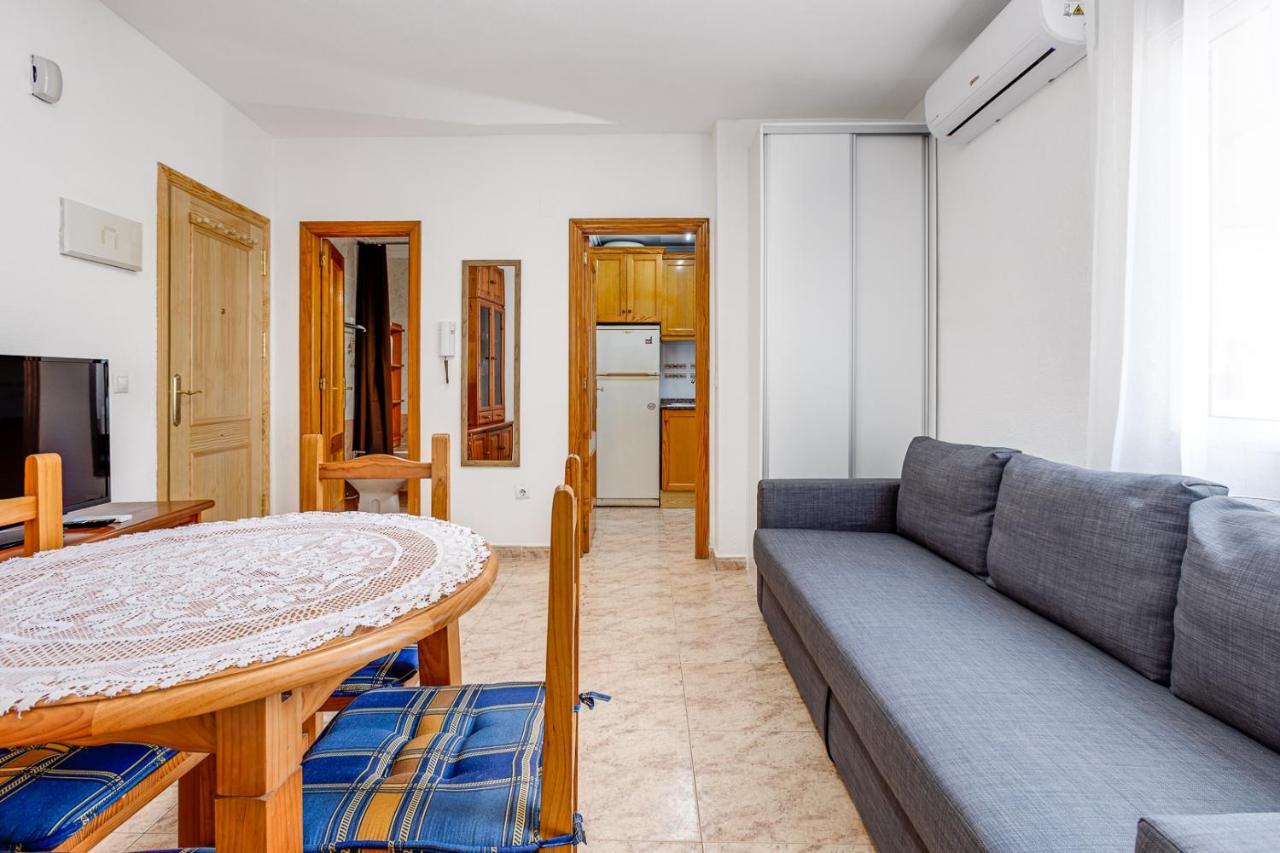 Apartment Caballero De Rodas Torrevieja Luaran gambar